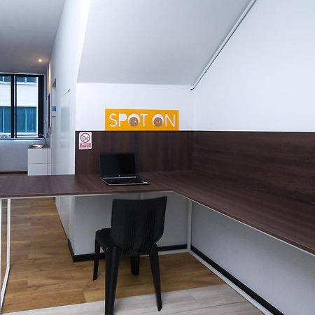 Spot On 89838 Lm Residence Miri Kültér fotó